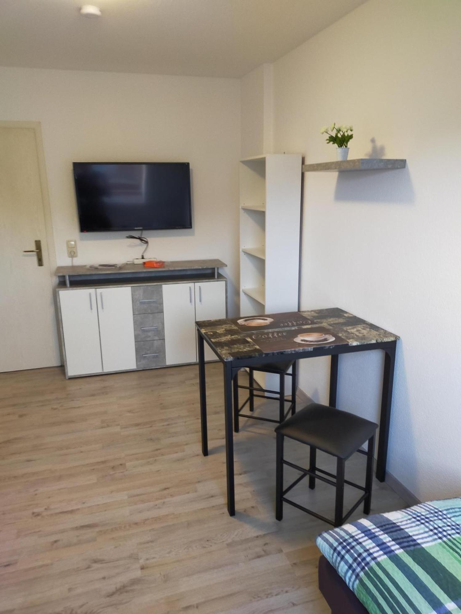Flex Aparts - Grosse, Moeblierte Wohnung In Zwickau Mit 2 Zimmern Exterior foto