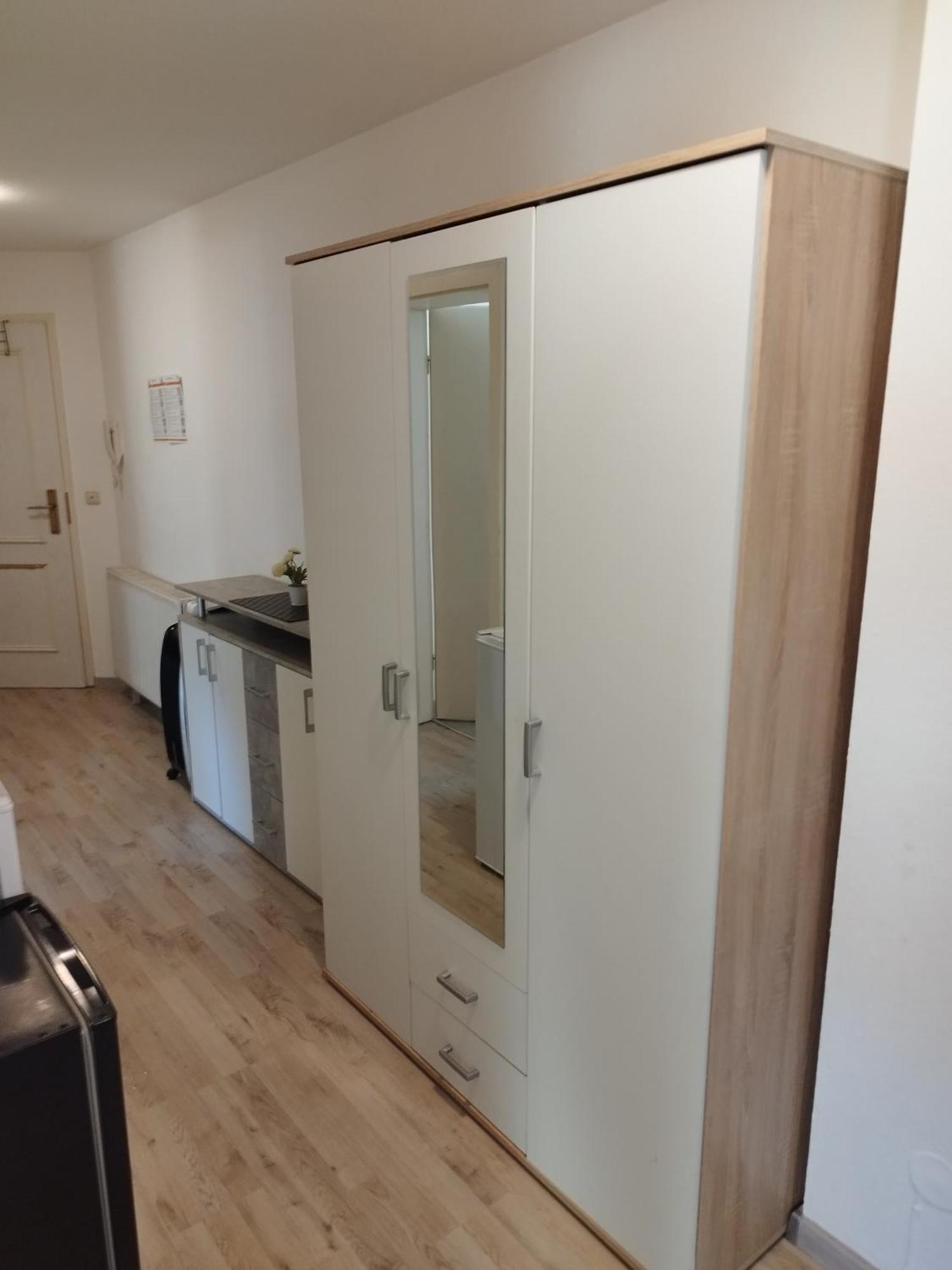 Flex Aparts - Grosse, Moeblierte Wohnung In Zwickau Mit 2 Zimmern Exterior foto